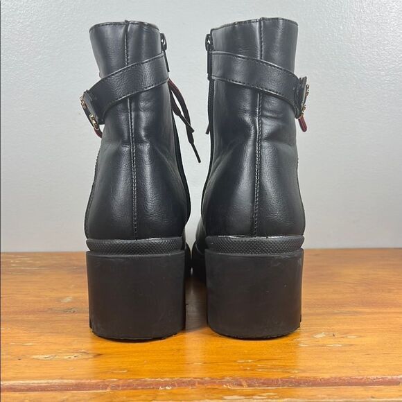 Wonder Black Leather Ankle Boots with Red Laces - Picture 3 of 8